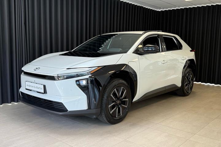 Hvid Toyota BZ4X fra 2026
