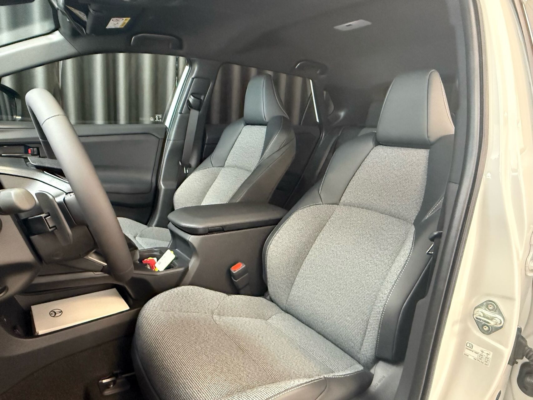 Hvid Toyota BZ4X fra 2026