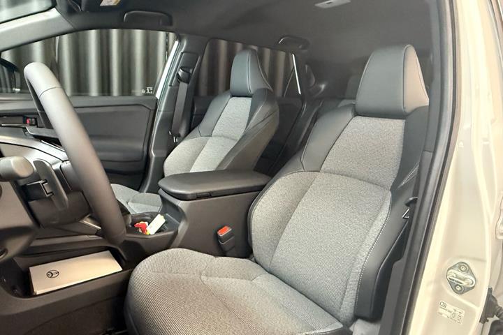 Hvid Toyota BZ4X fra 2026