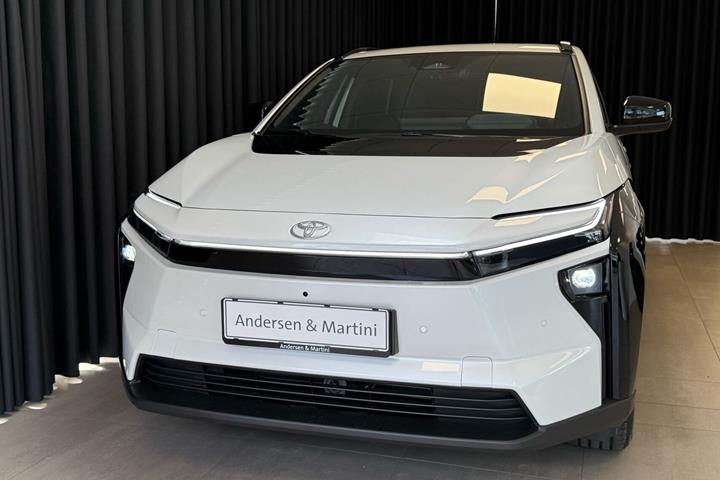 Hvid Toyota BZ4X fra 2026