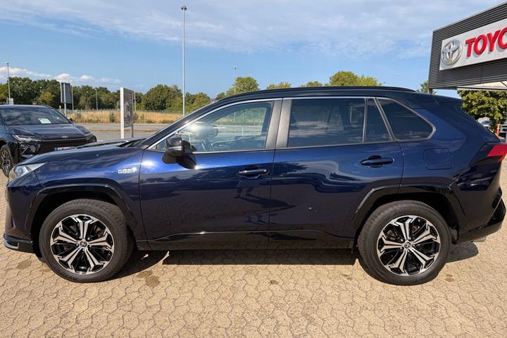 Blå Toyota RAV4 Plug-in fra 2021