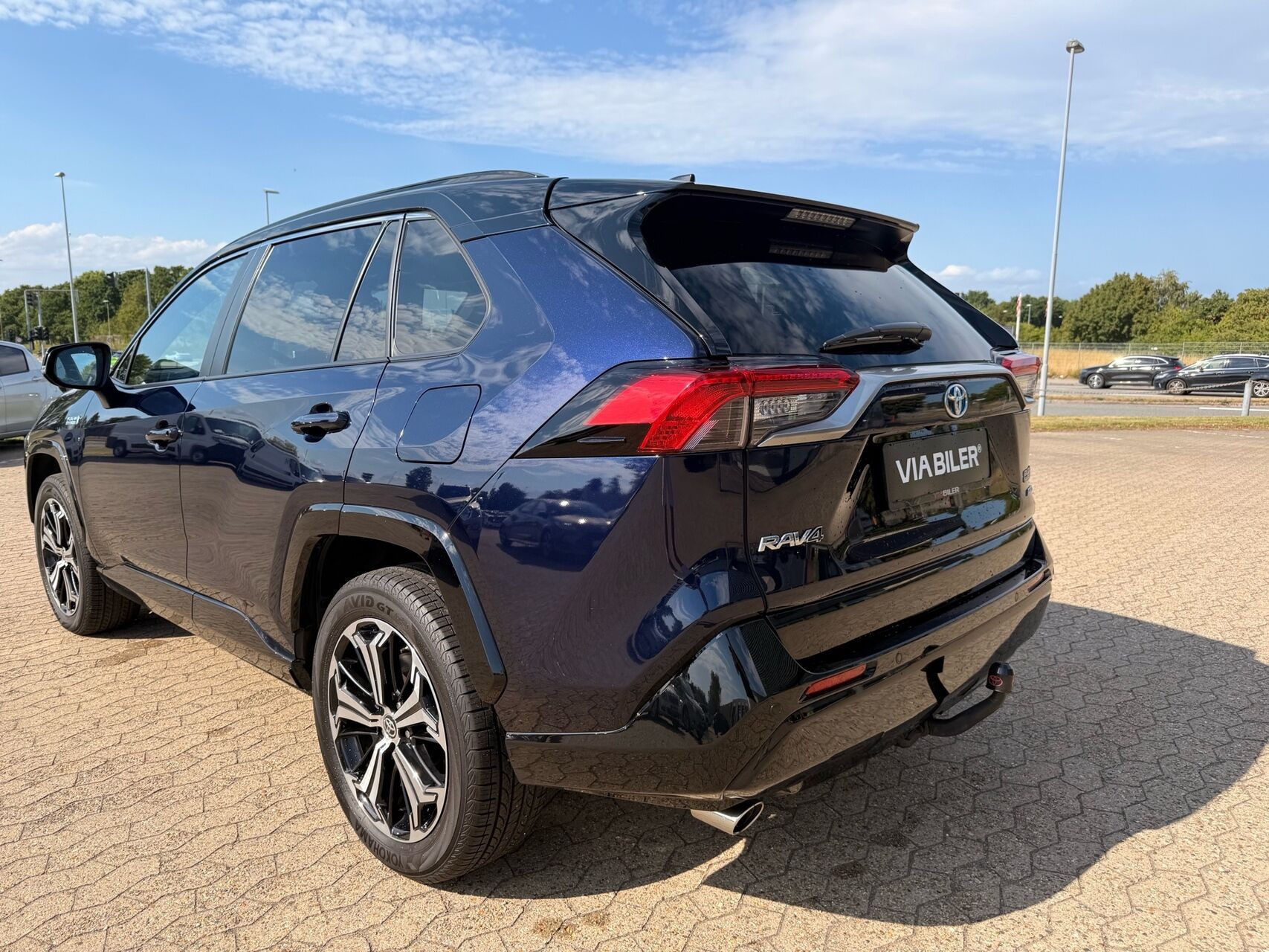 Blå Toyota RAV4 Plug-in fra 2021