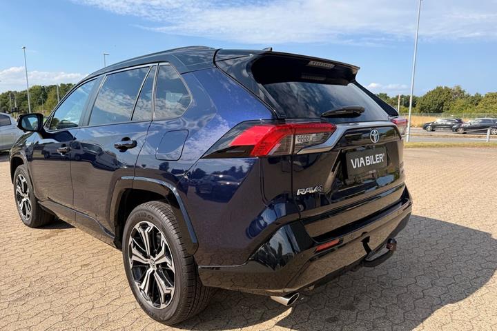 Blå Toyota RAV4 Plug-in fra 2021