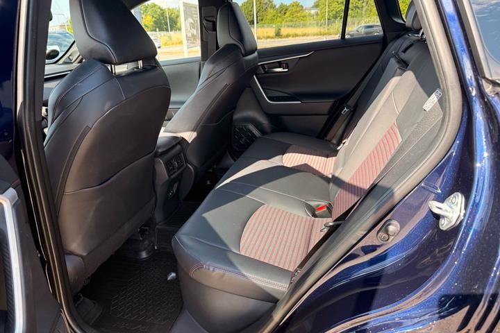 Blå Toyota RAV4 Plug-in fra 2021