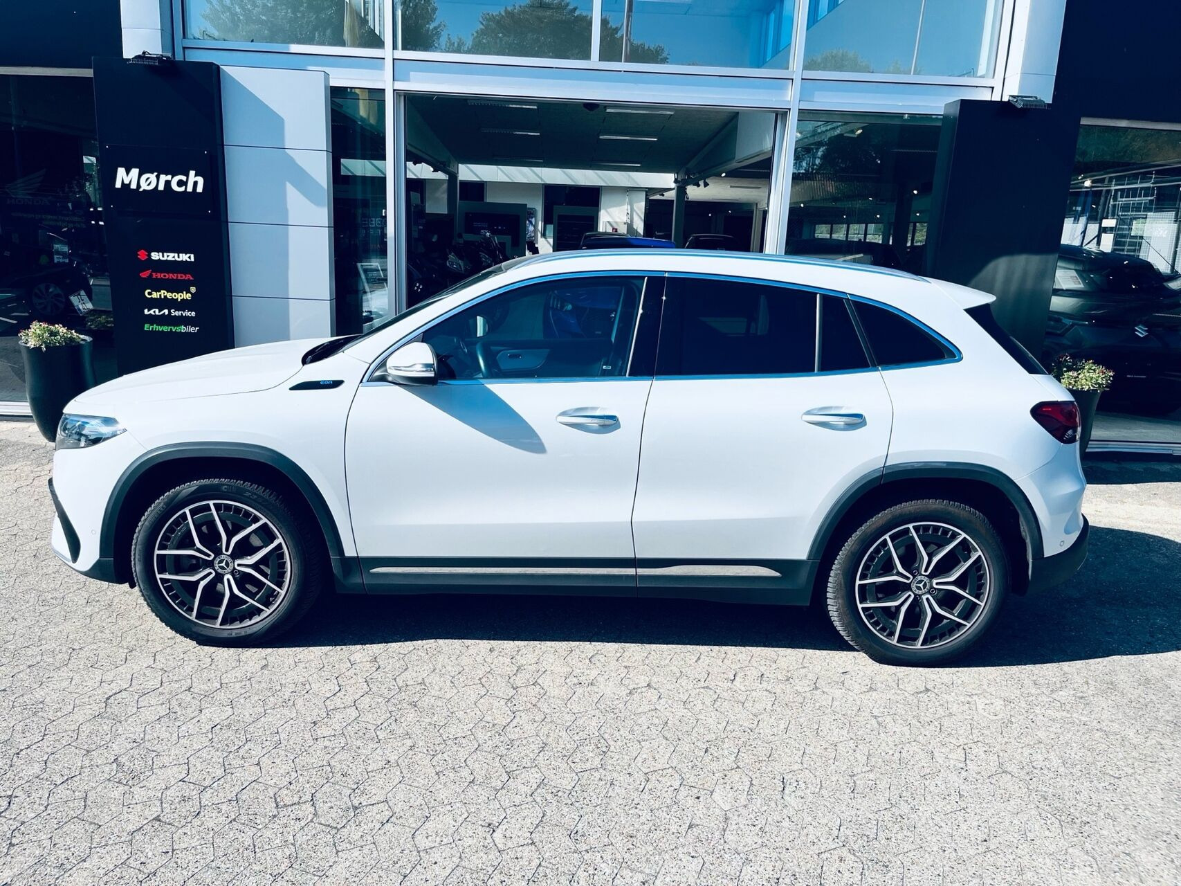 Hvid Mercedes EQA 250 fra 2022