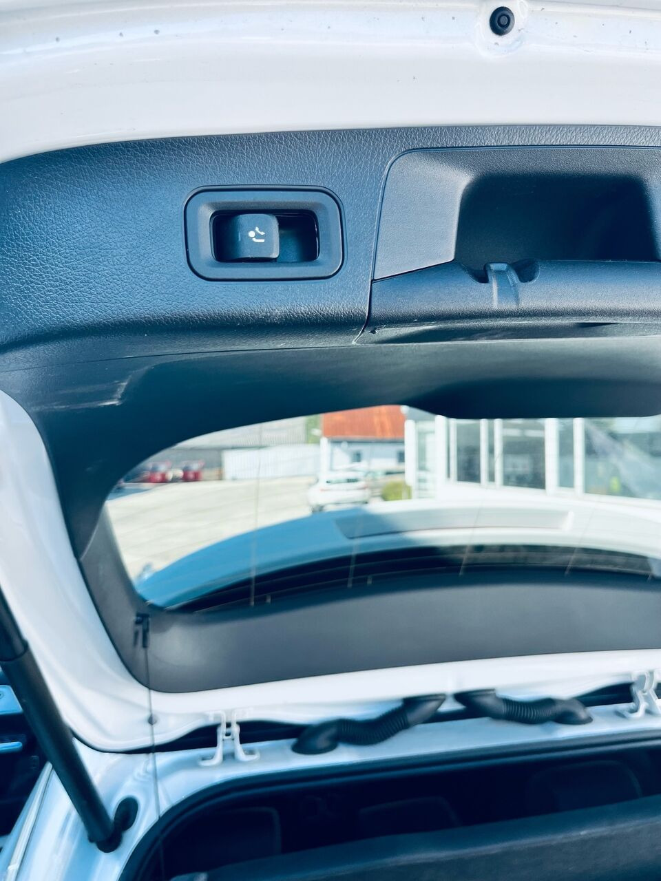 Hvid Mercedes EQA 250 fra 2022