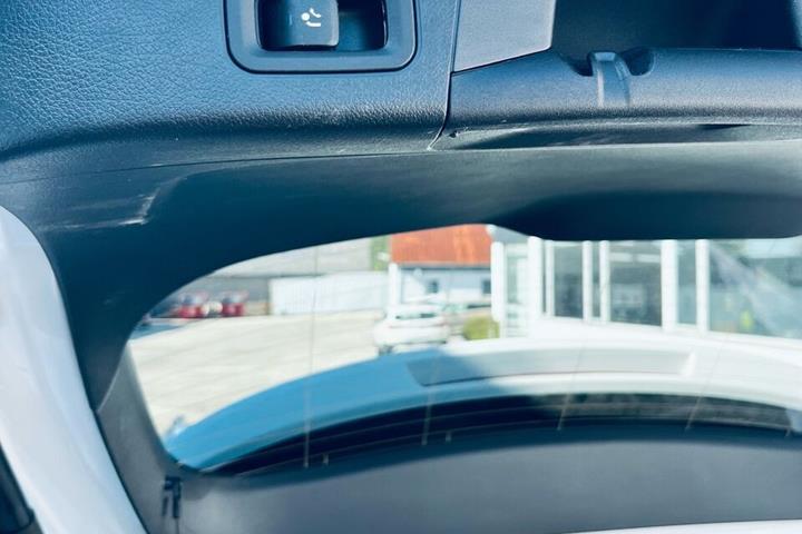 Hvid Mercedes EQA 250 fra 2022