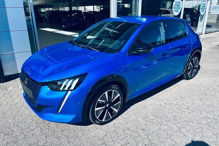 Blå Peugeot e-208 fra 2022