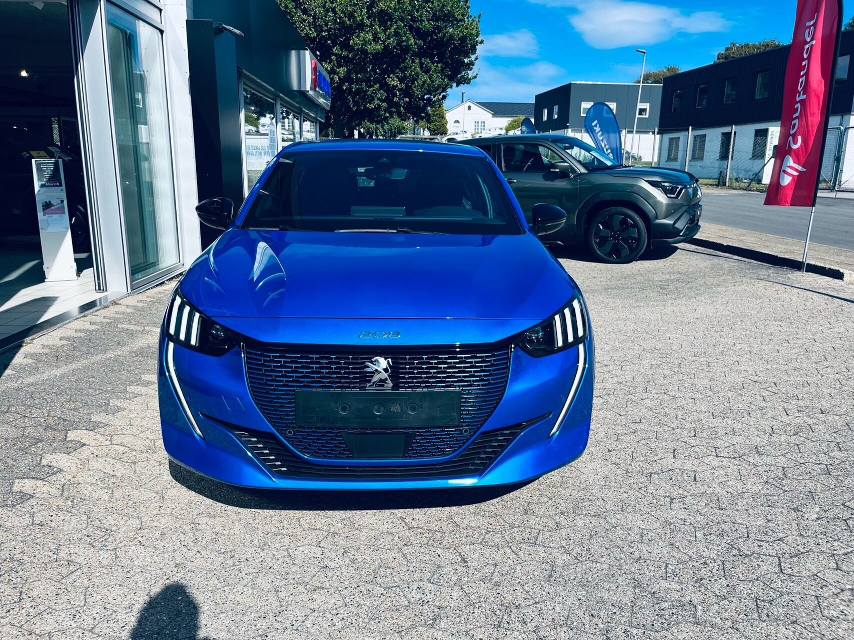 Blå Peugeot e-208 fra 2022