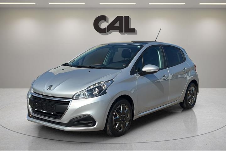Grå Peugeot 208 fra 2016 set udefra