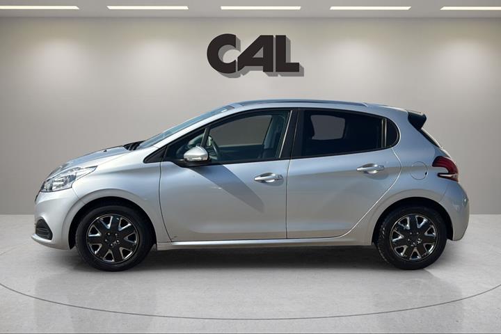 Grå Peugeot 208 fra 2016