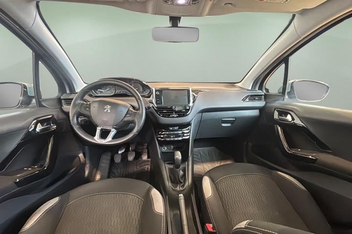 Grå Peugeot 208 fra 2016