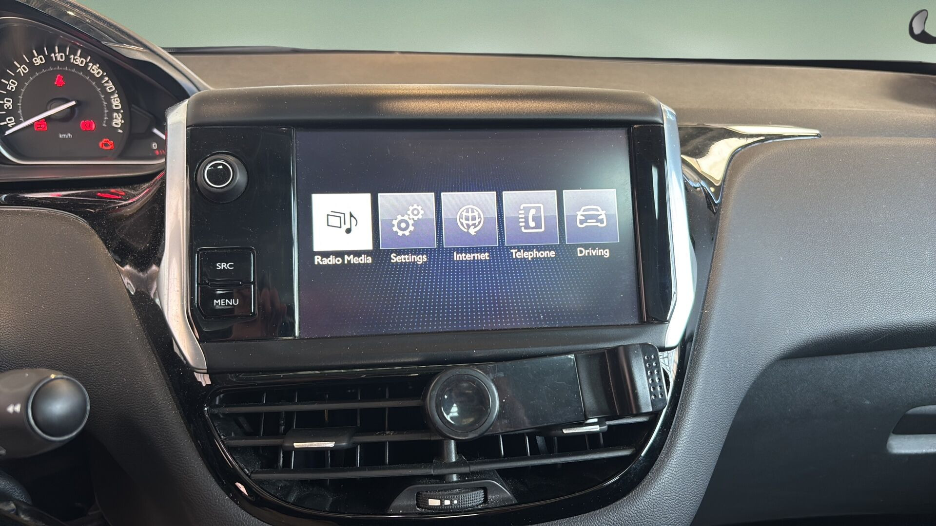 Grå Peugeot 208 fra 2016
