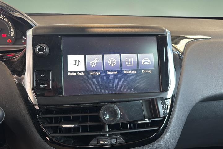 Grå Peugeot 208 fra 2016