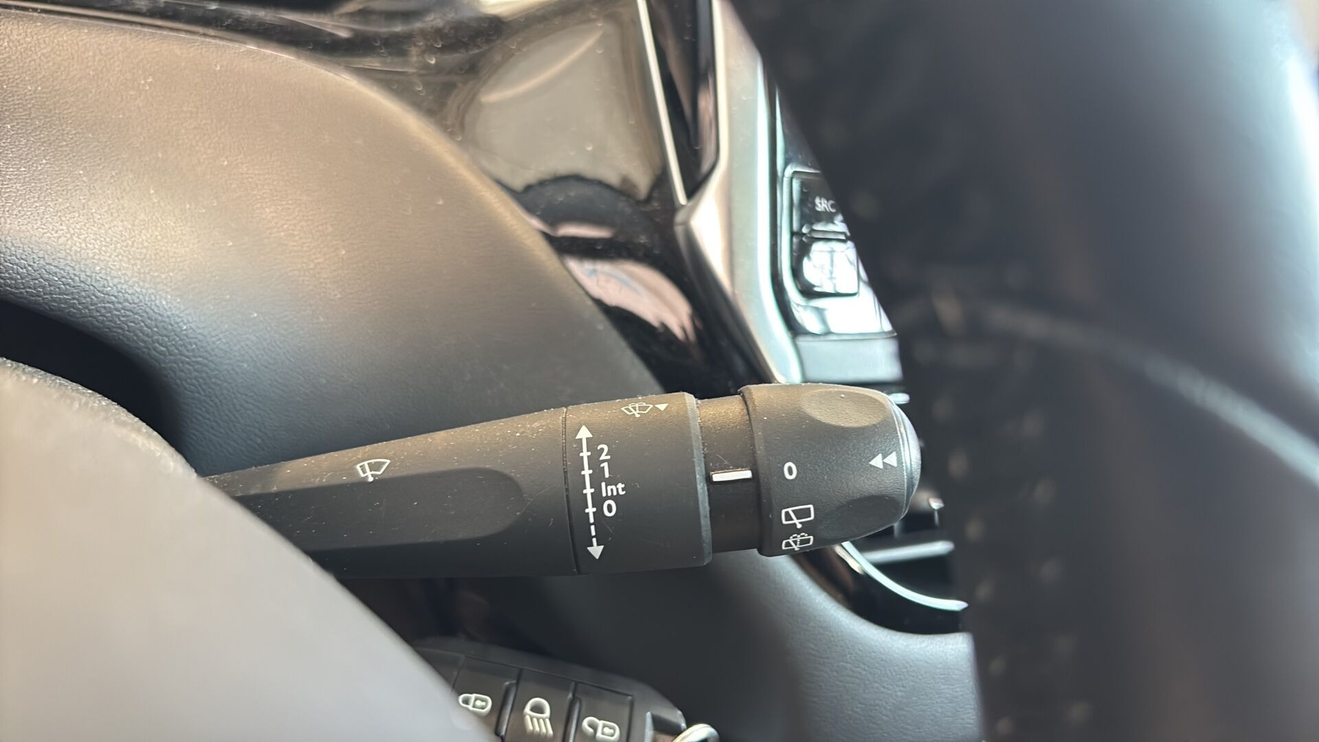 Grå Peugeot 208 fra 2016