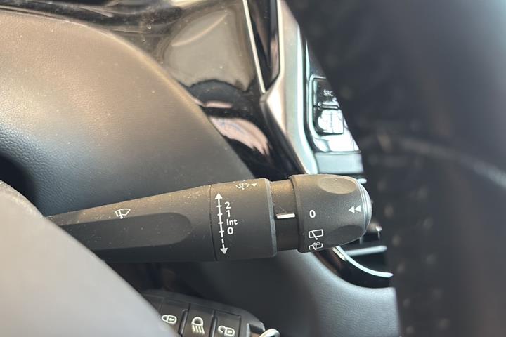 Grå Peugeot 208 fra 2016