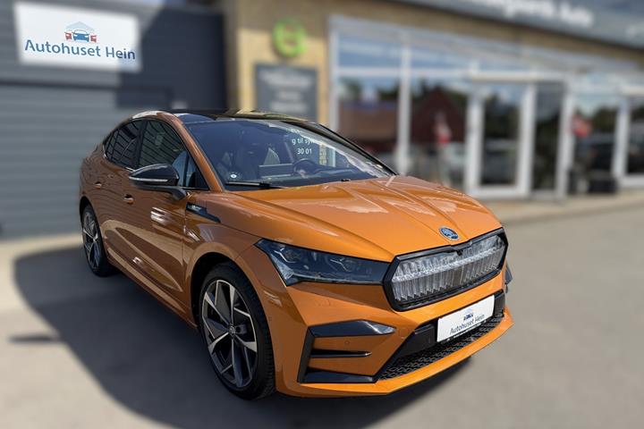 Orange Skoda Enyaq fra 2022 set udefra