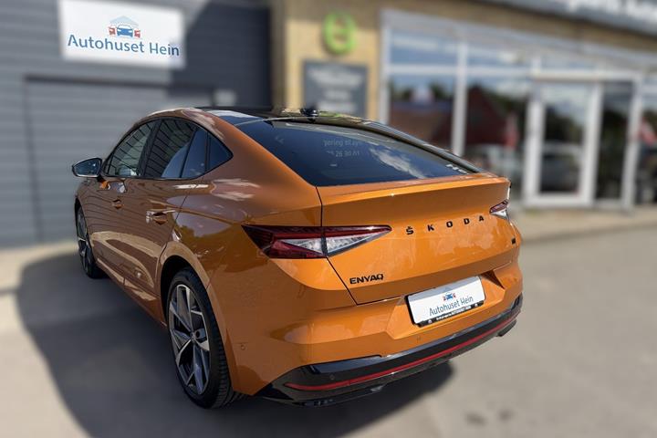 Orange Skoda Enyaq fra 2022