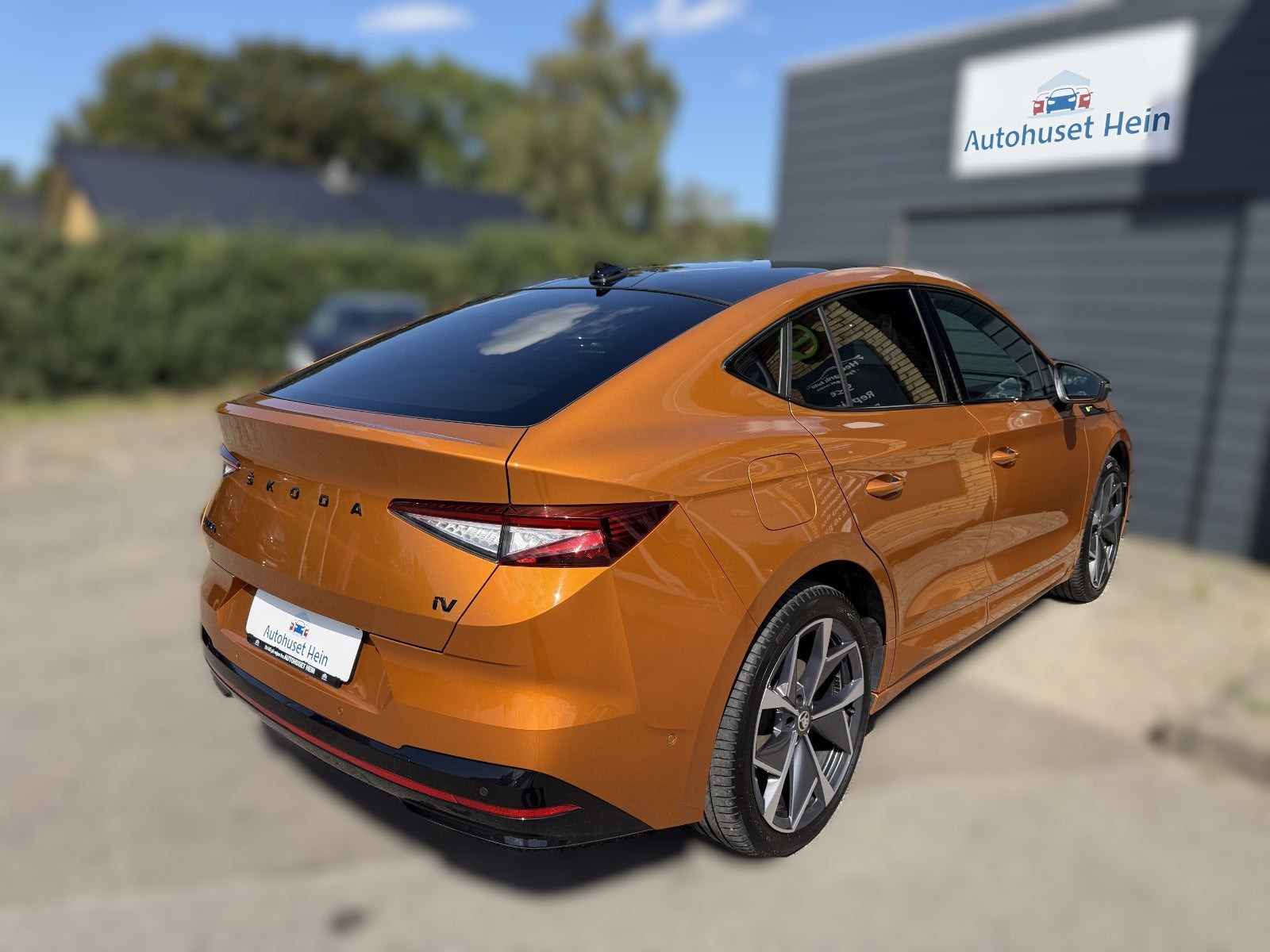 Orange Skoda Enyaq fra 2022