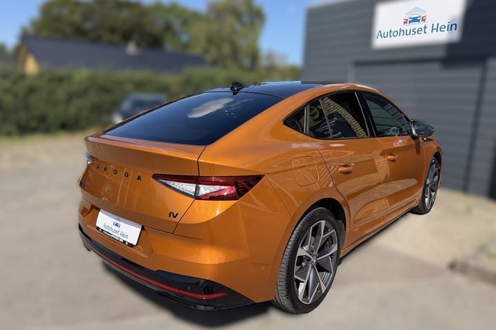 Orange Skoda Enyaq fra 2022