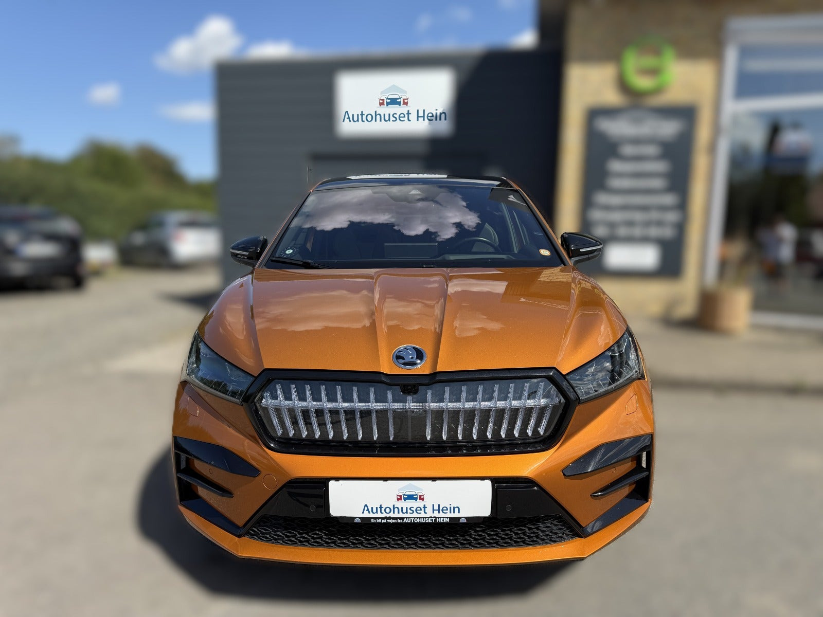 Orange Skoda Enyaq fra 2022