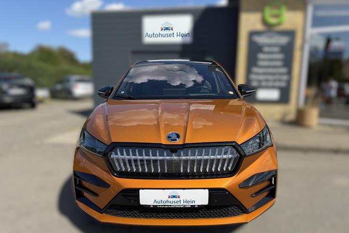 Orange Skoda Enyaq fra 2022