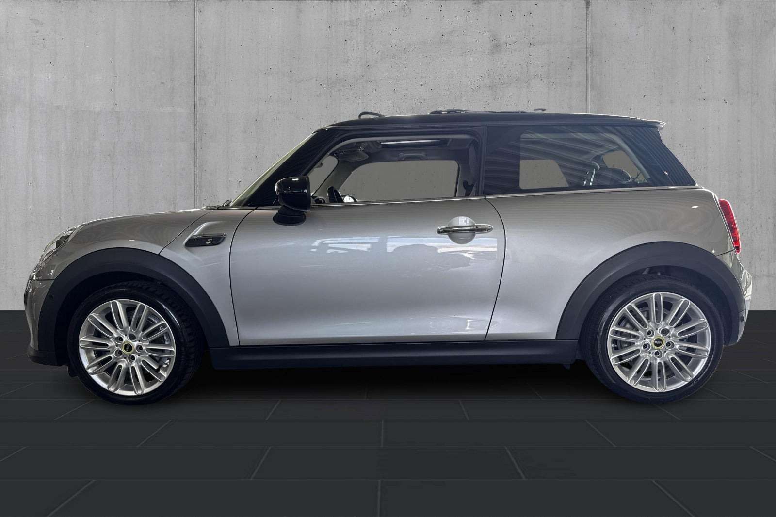 Sølv Mini Cooper SE fra 2023
