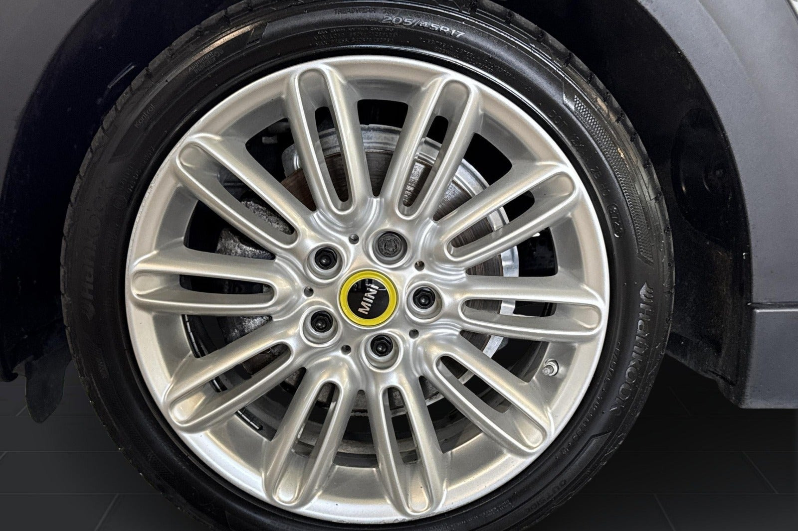 Sølv Mini Cooper SE fra 2023