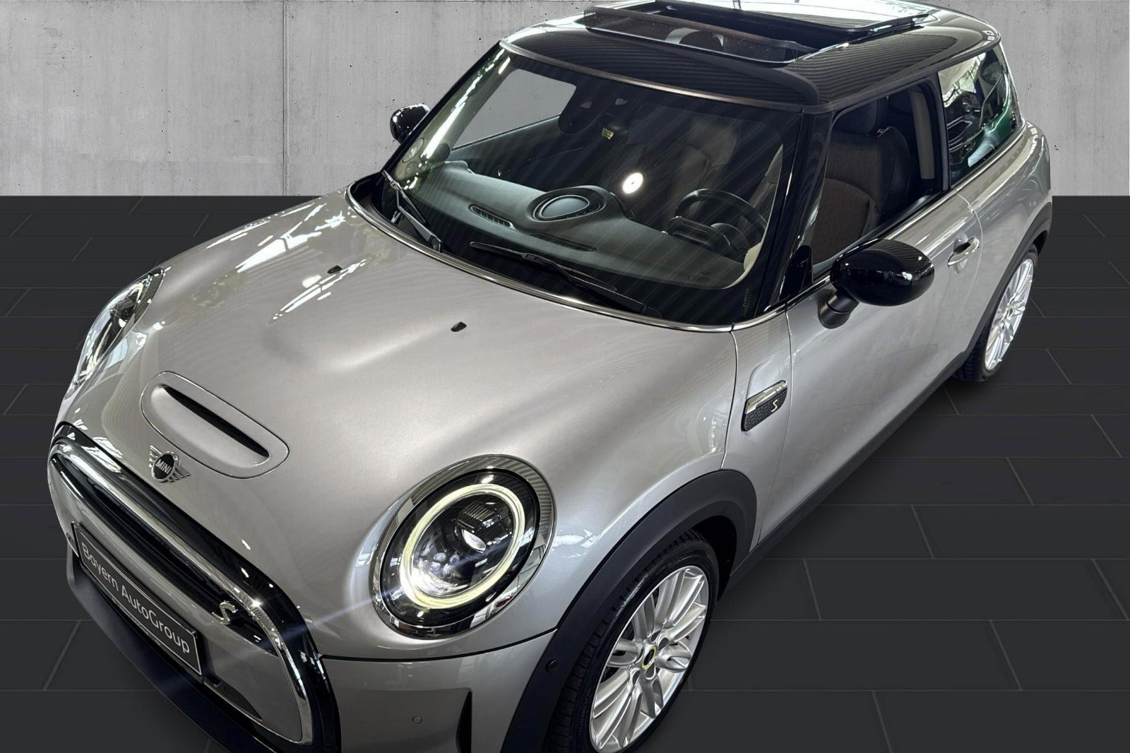 Sølv Mini Cooper SE fra 2023