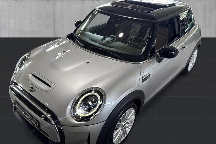 Sølv Mini Cooper SE fra 2023