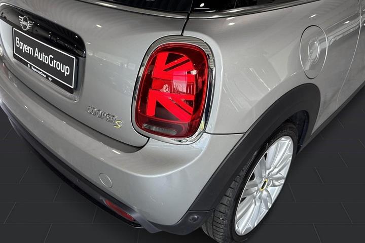 Sølv Mini Cooper SE fra 2023