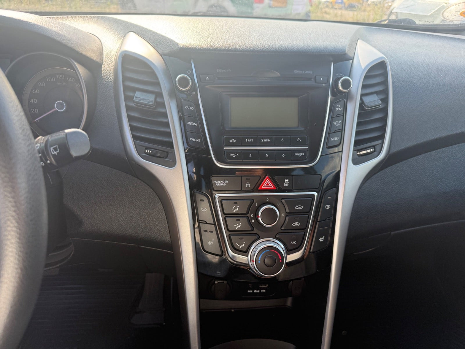 Blå Hyundai i30 fra 2013