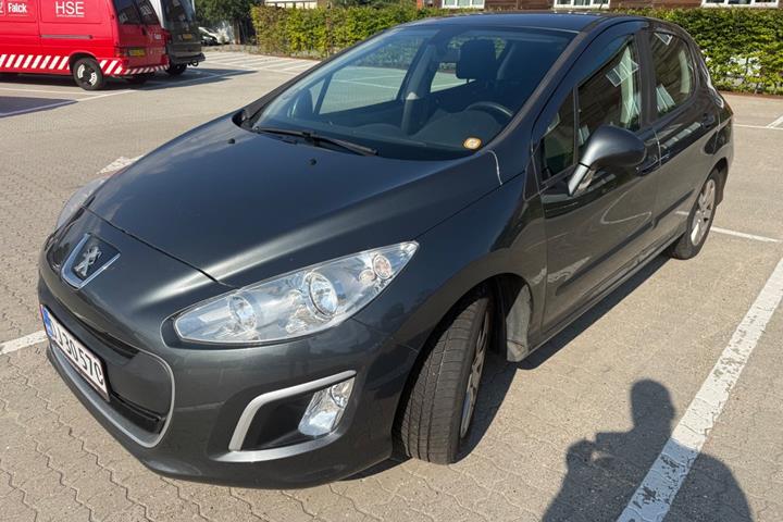 Grå Peugeot 308 fra 2010