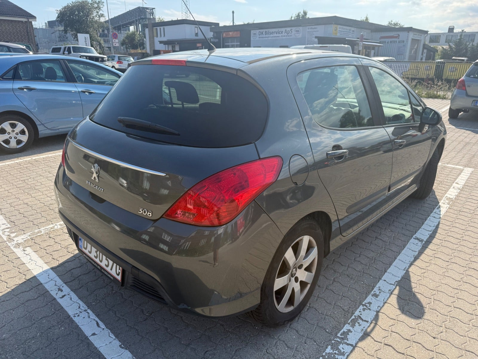 Grå Peugeot 308 fra 2010
