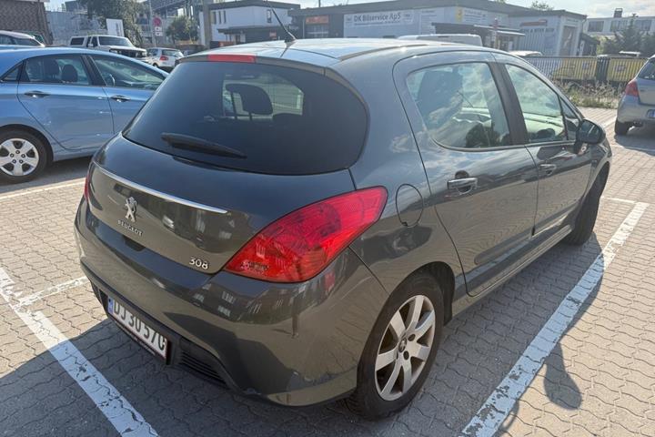 Grå Peugeot 308 fra 2010