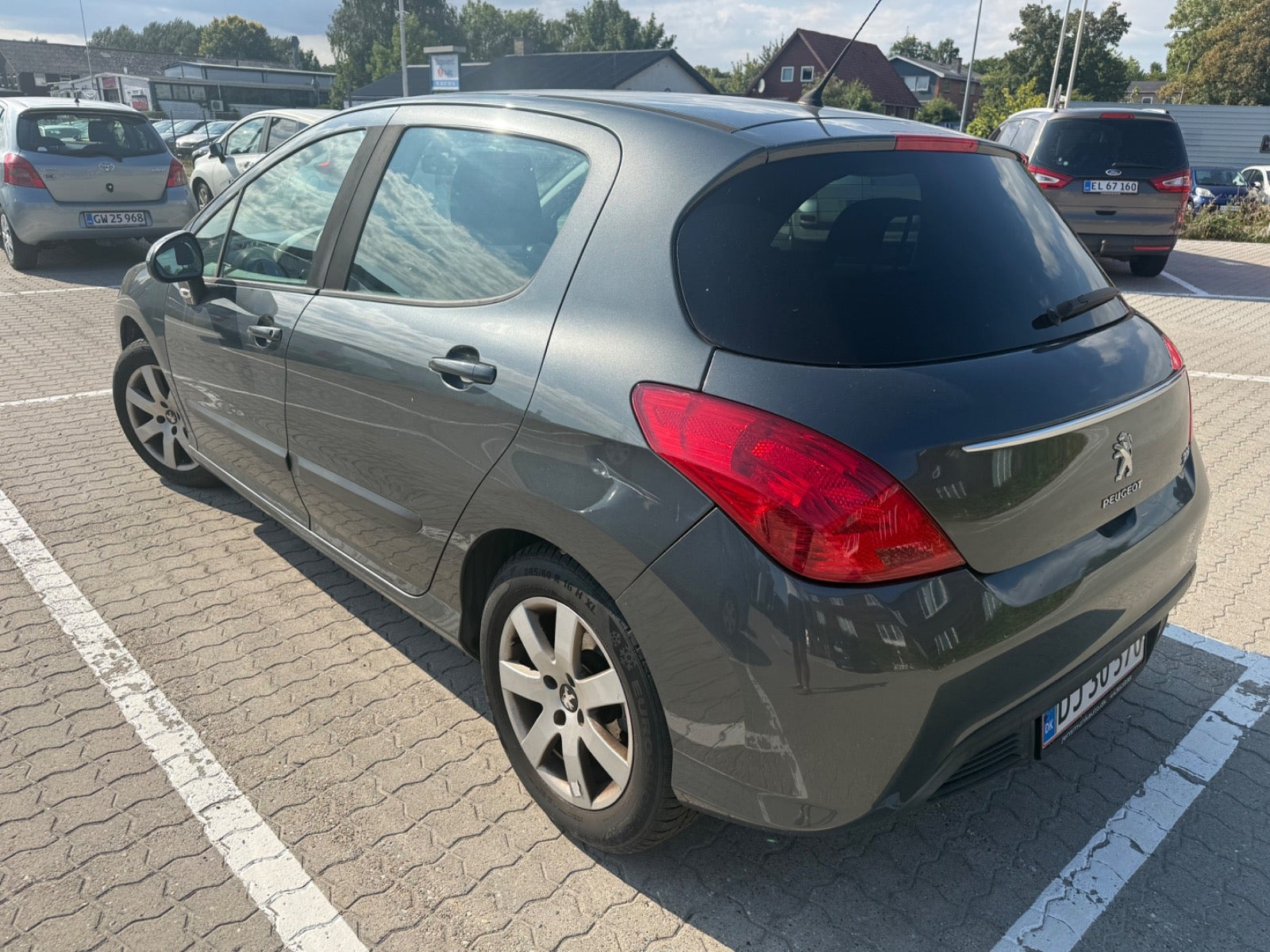 Grå Peugeot 308 fra 2010