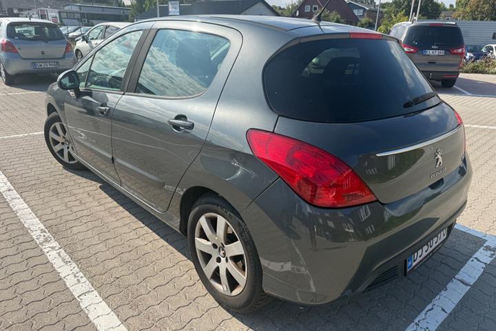Grå Peugeot 308 fra 2010