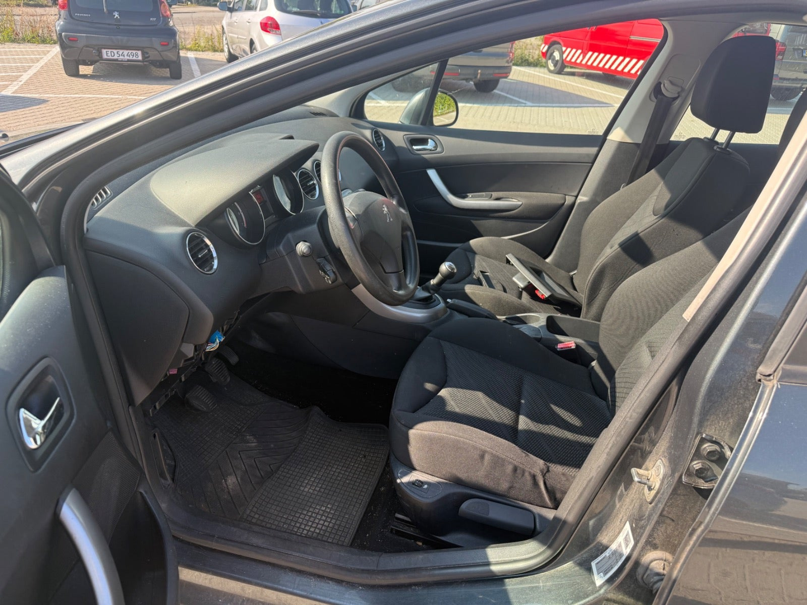 Grå Peugeot 308 fra 2010