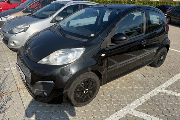 Sort Peugeot 107 fra 2012