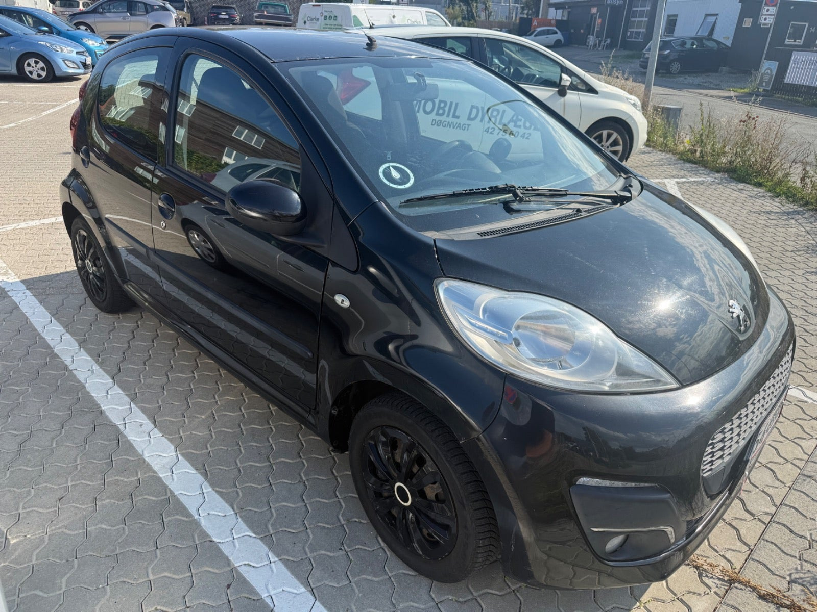 Sort Peugeot 107 fra 2012