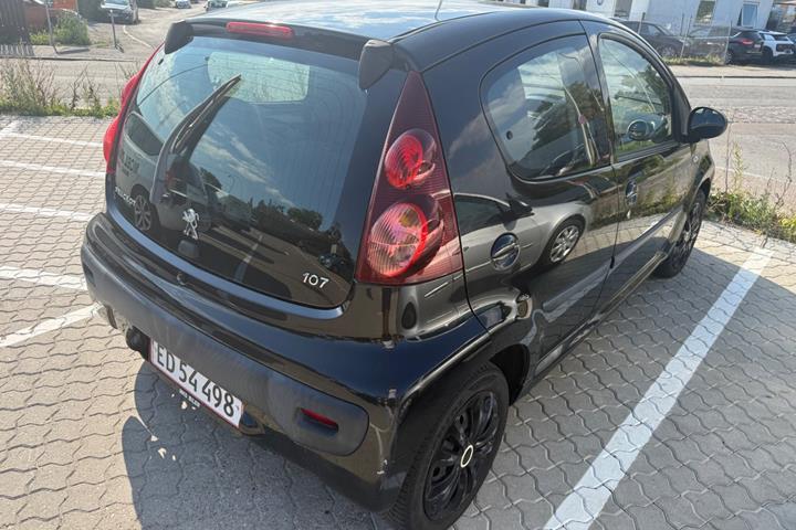Sort Peugeot 107 fra 2012
