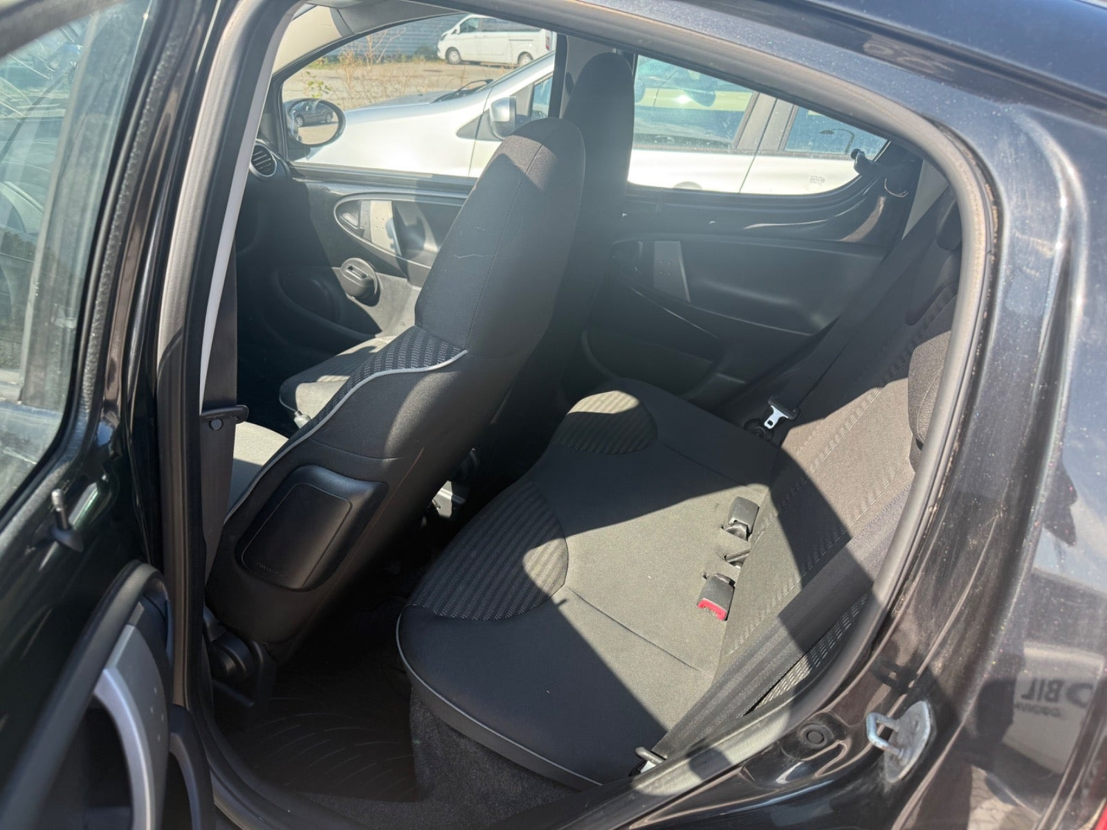 Sort Peugeot 107 fra 2012