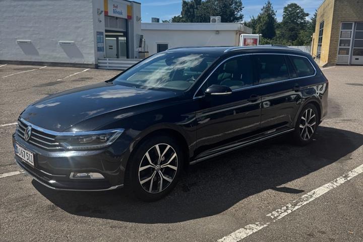 Sort VW Passat fra 2019