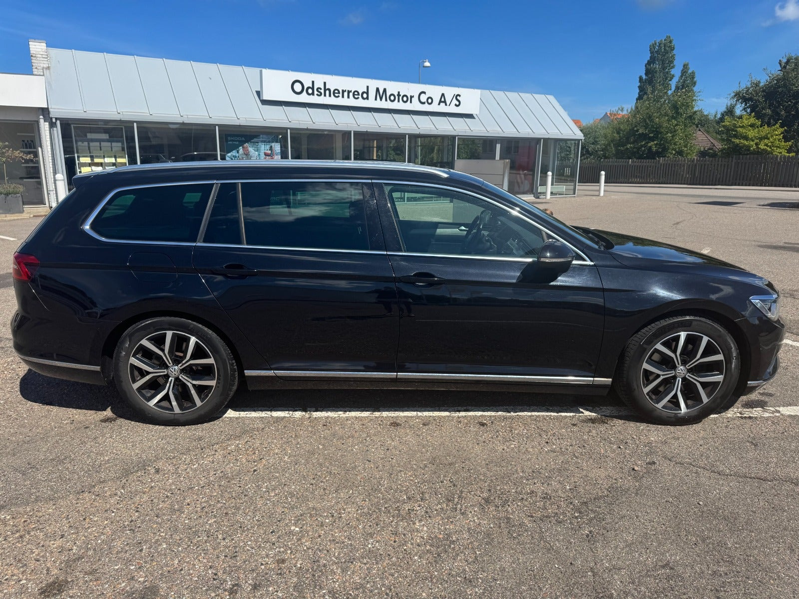 Sort VW Passat fra 2019