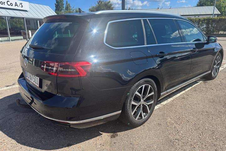 Sort VW Passat fra 2019