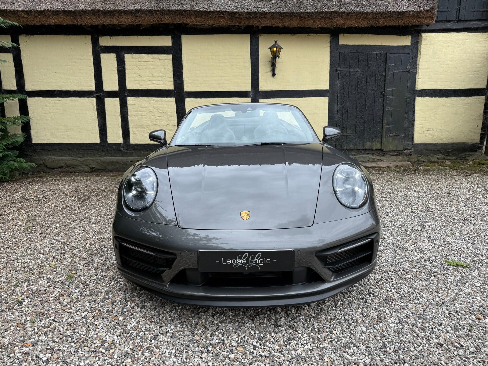 Grå Porsche 911 Carrera 4 GTS fra 2022