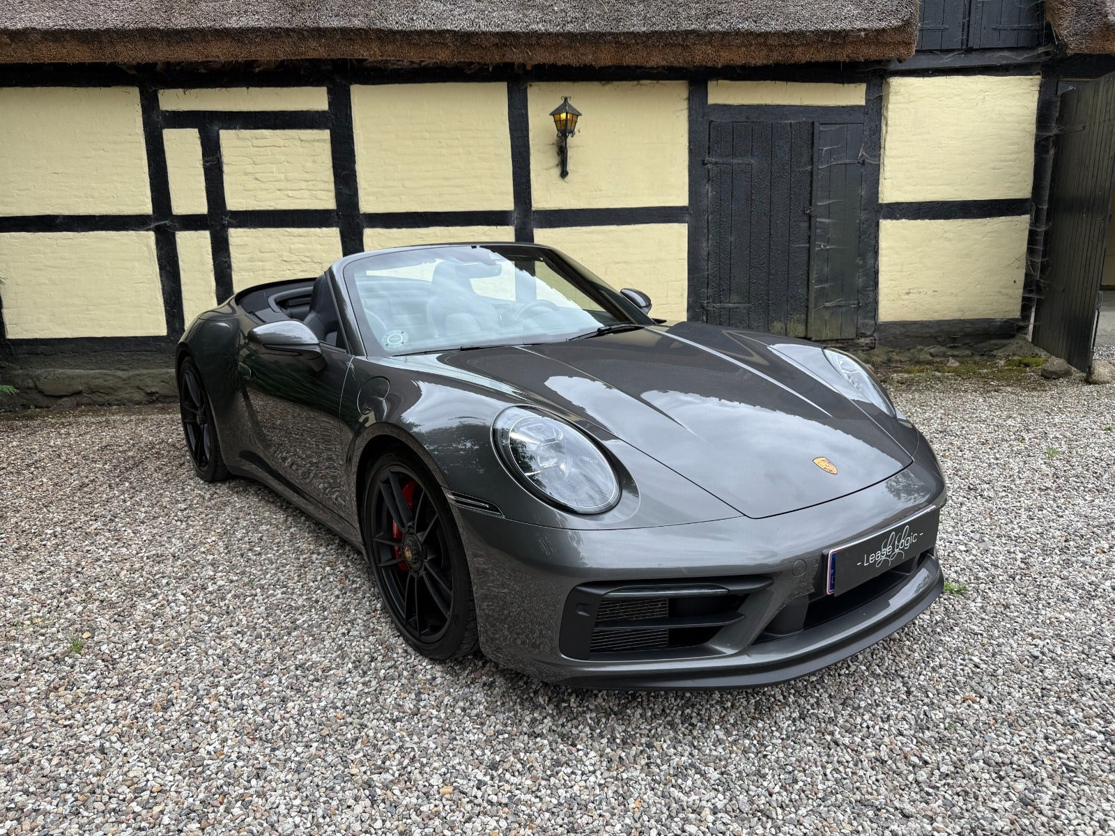 Grå Porsche 911 Carrera 4 GTS fra 2022