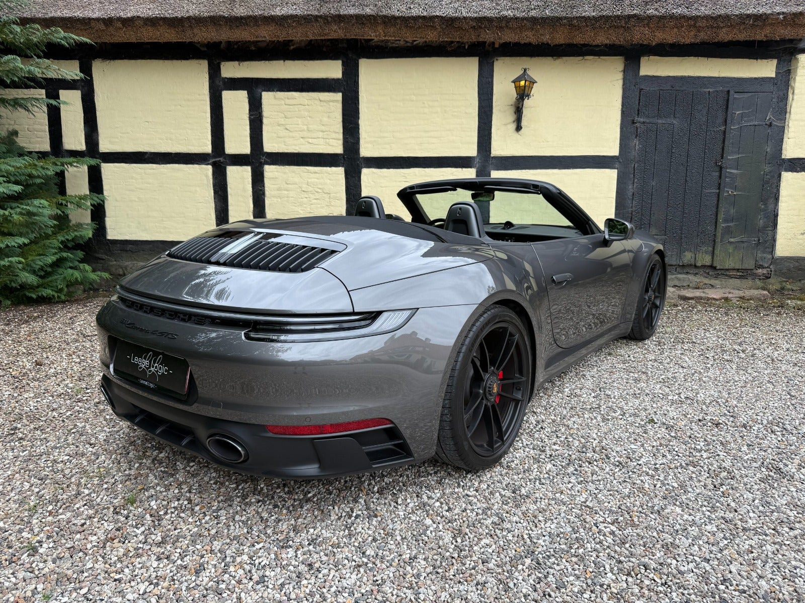 Grå Porsche 911 Carrera 4 GTS fra 2022