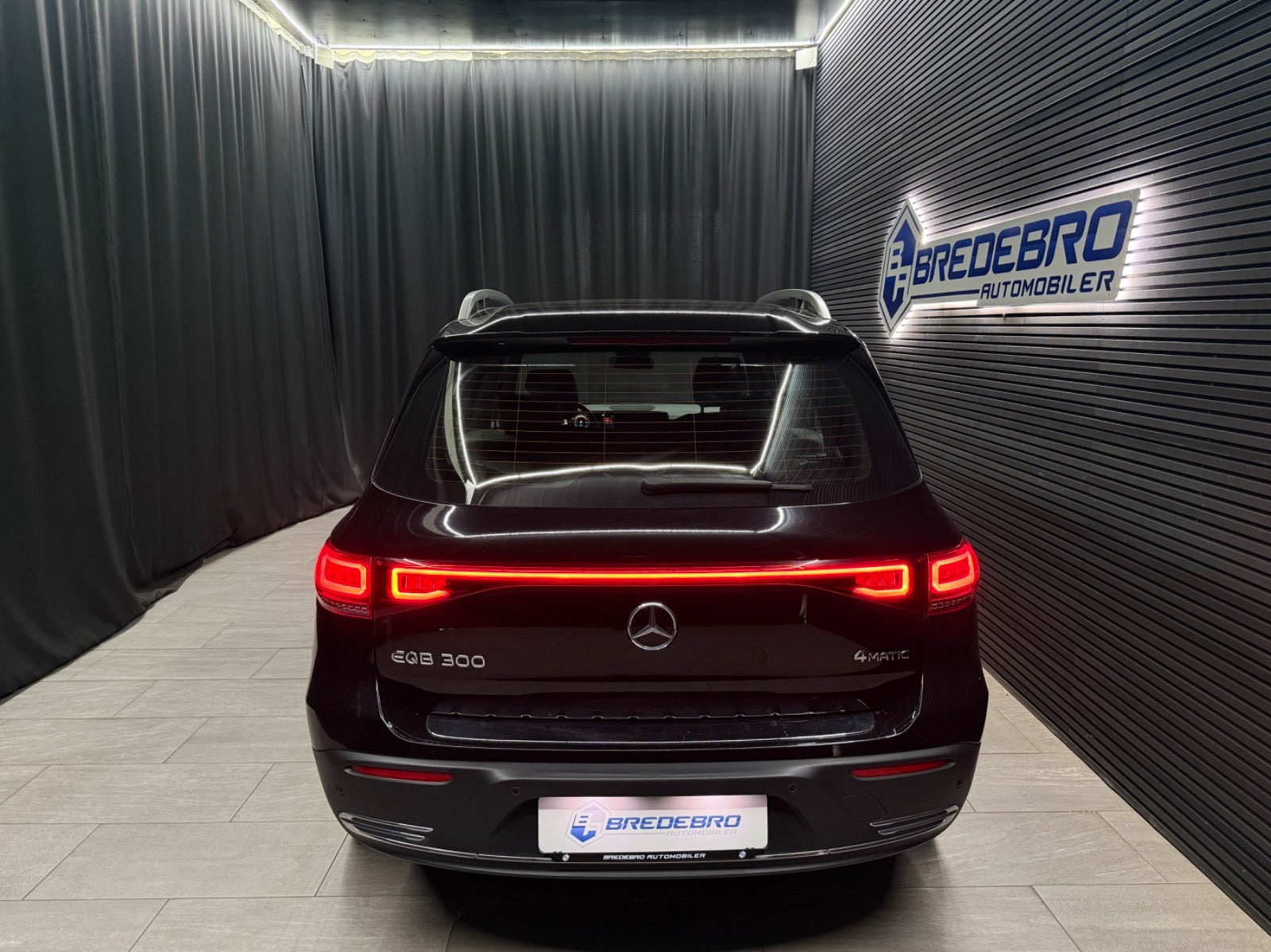 Sort Mercedes EQB300 fra 2022
