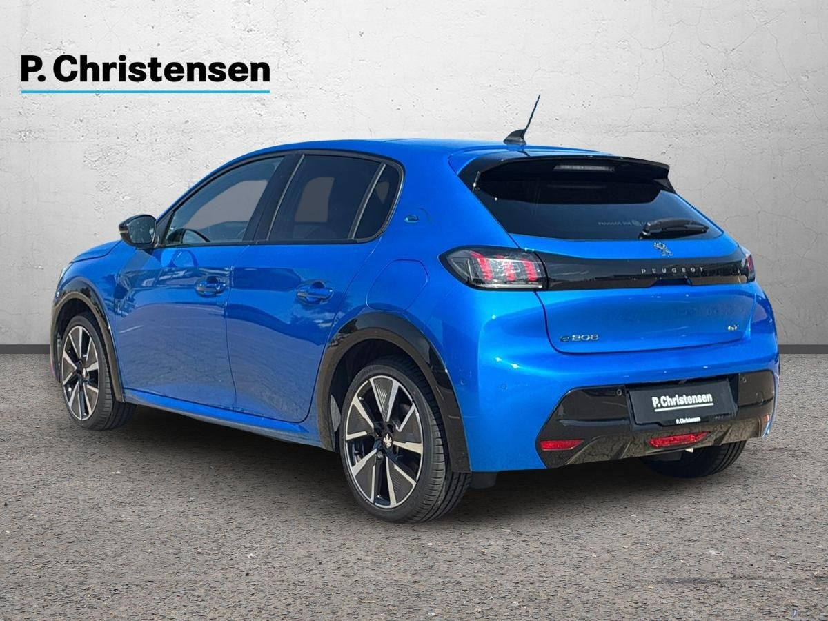 Blå Peugeot e-208 fra 2020